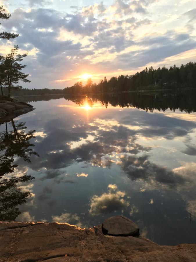 Bjoersjoeas Vildmark - Small Camping Cabin Close To Nature Olofstorp Buitenkant foto